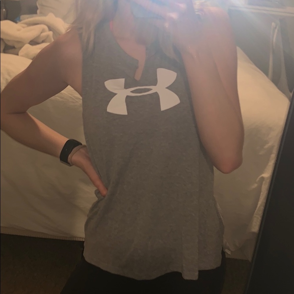 Gray under armour tank